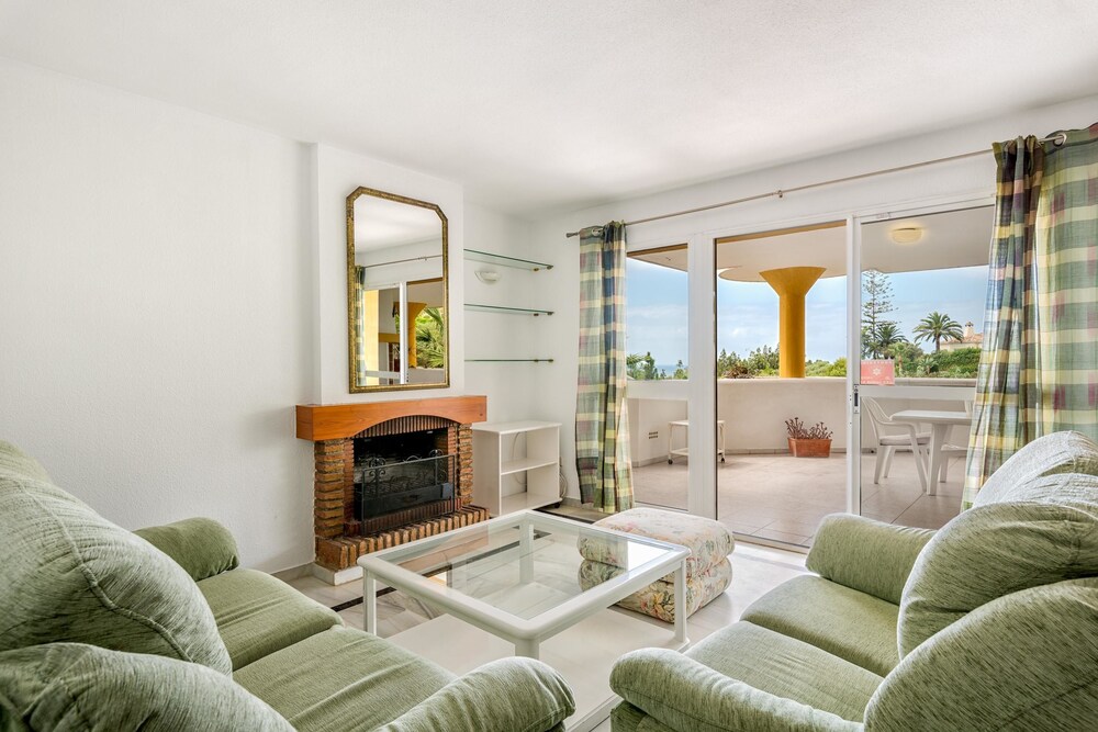 Holidays & Homes Calahonda Royale Lirio 300 m playa — 4-Star Luxury Hotel in Mijas, Spain