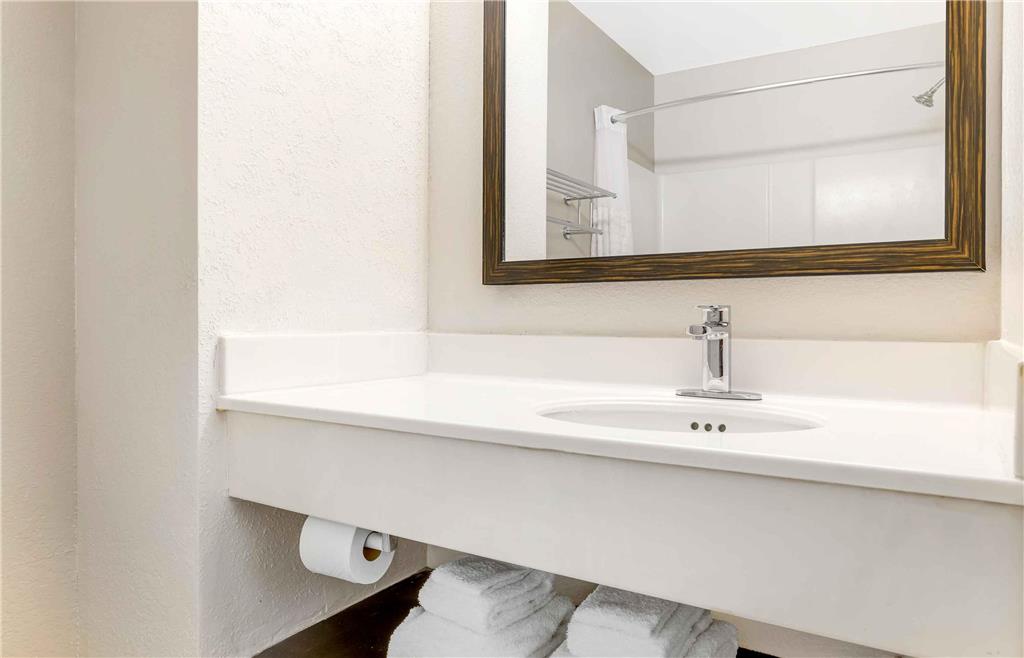 Extended Stay America Suites Carlsbad Village by the Sea - photo 26