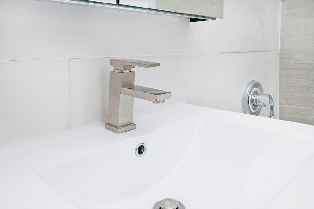 Upscale Newly Renovated 2 BR on Midtown East New York - photo 23