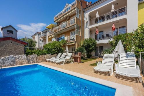 Bezaubernde Villa nur 500 Meter zum Strand mit Meerblick Privatpool Grill Waschmaschine — 4-Star Luxury Hotel in Novi Vinodolski, Croatia
