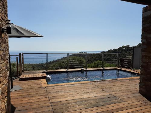 Gaou Villa ONEIROS paisible avec piscine & vue mer — 4-Star Luxury Hotel in Bormes-Les-Mimosas, France