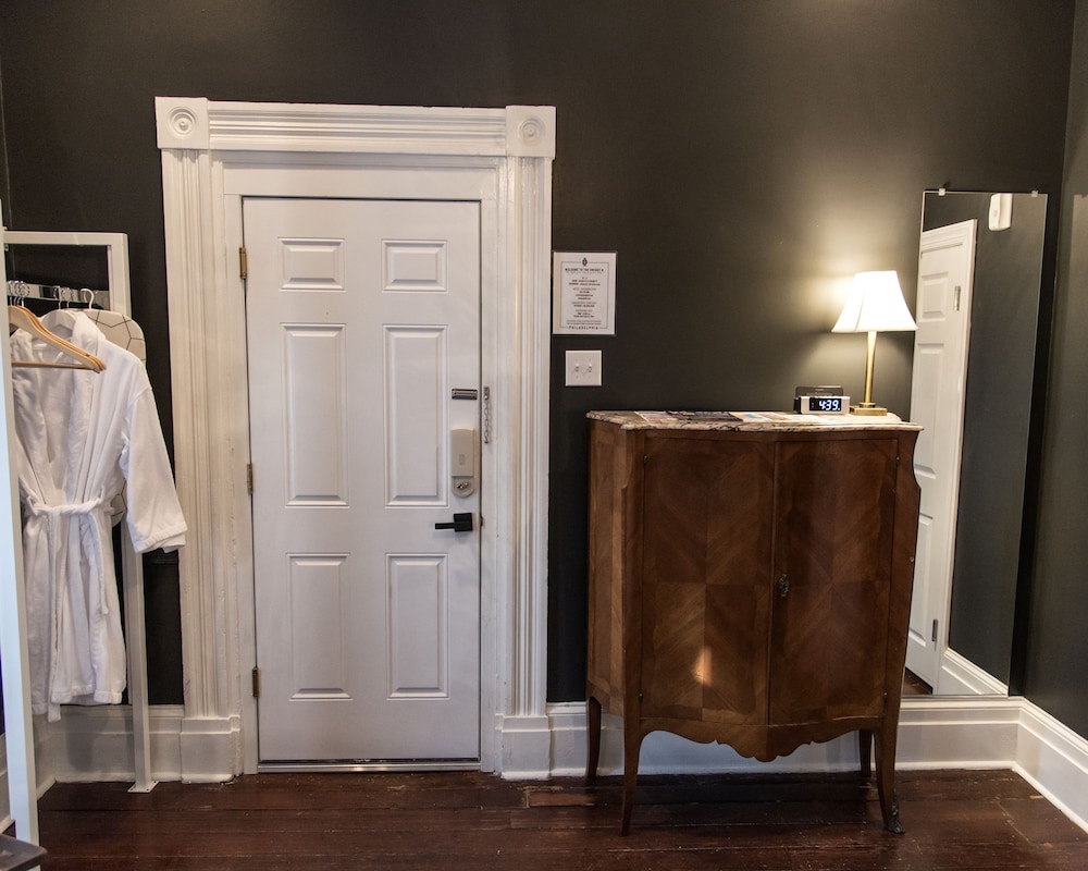 The Dwight D Hotel - photo 6