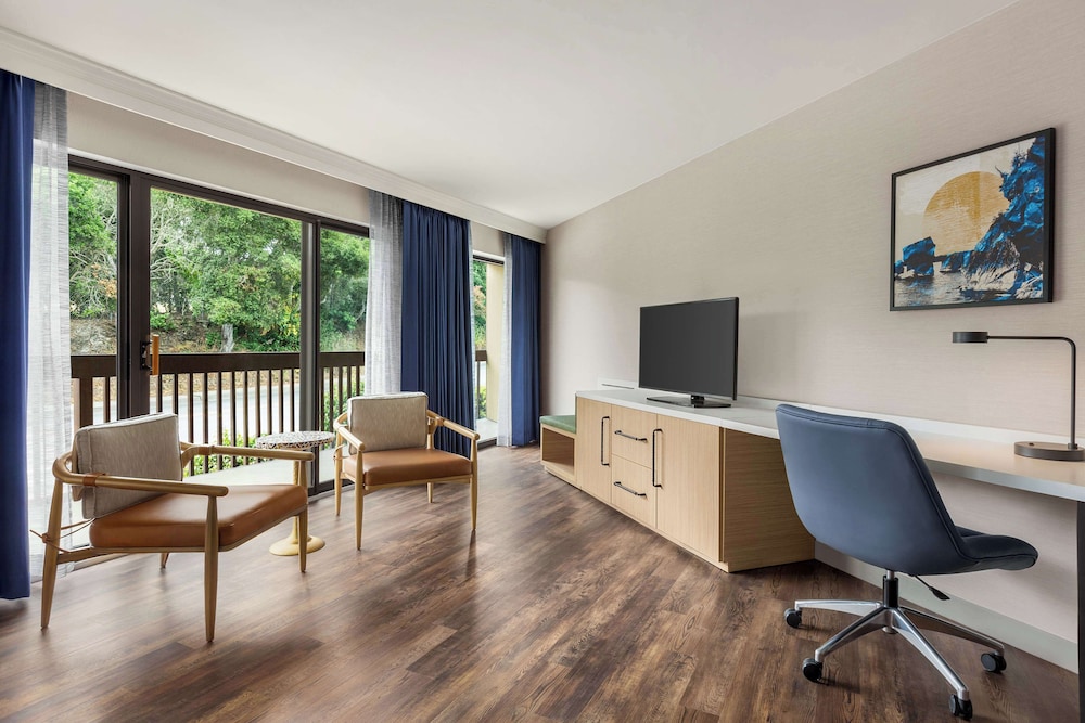 Hilton Garden Inn Monterey - photo 16