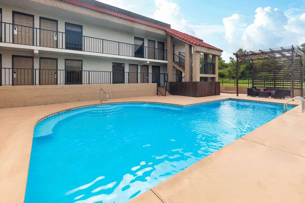 Ramada by Wyndham Bainbridge - photo 8
