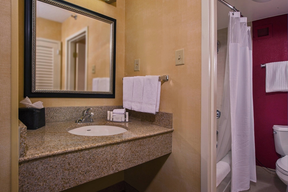 Courtyard by Marriott Richmond West - photo 9
