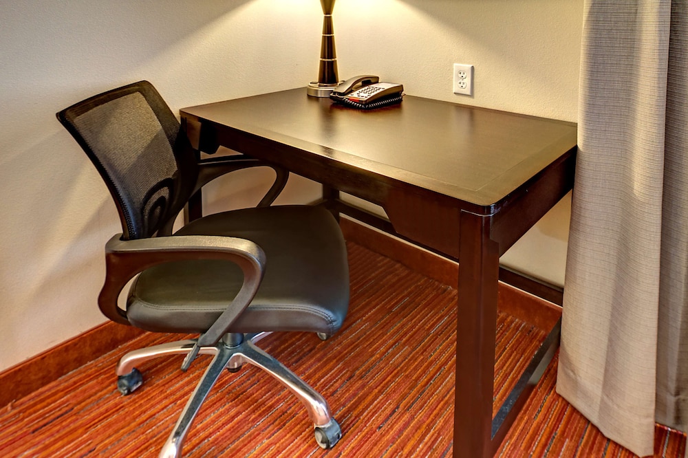 Hampton Inn & Suites Ada - photo 10