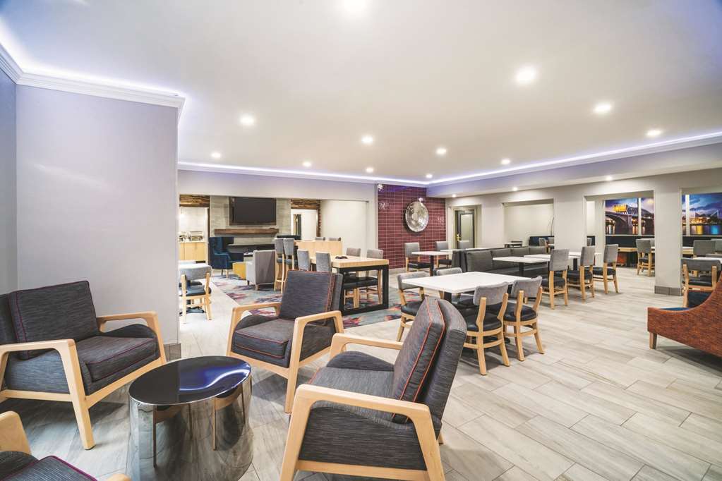La Quinta Inn & Suites by Wyndham Chattanooga North Hixson - photo 32