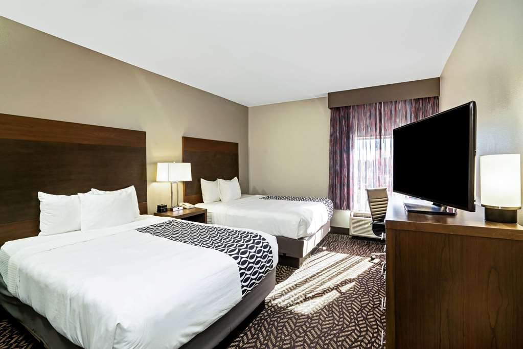 La Quinta Inn & Suites by Wyndham Tuscaloosa University - photo 16