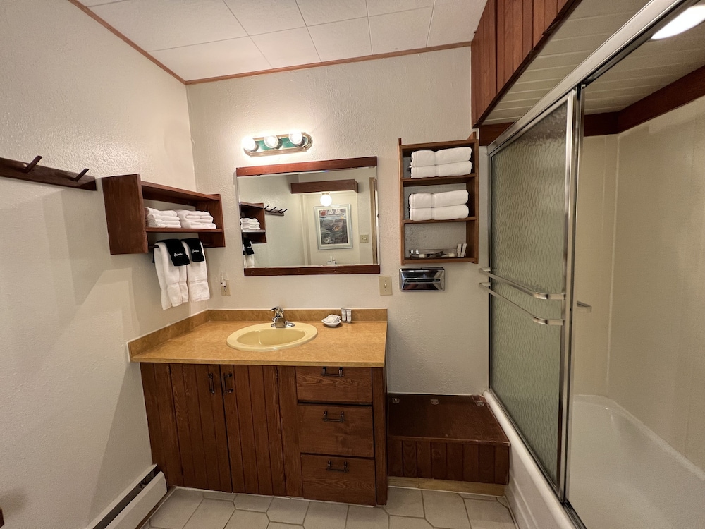 Thomsonite Beach Inn - photo 11