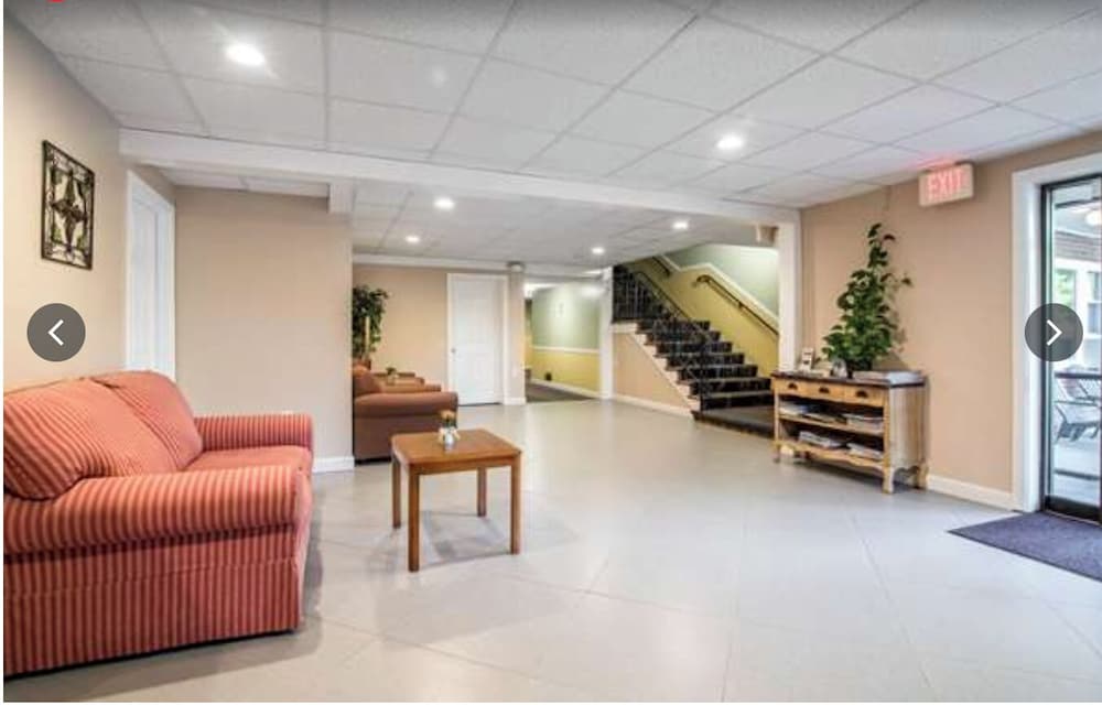 Econo Lodge Inn & Suites Tilton - photo 14
