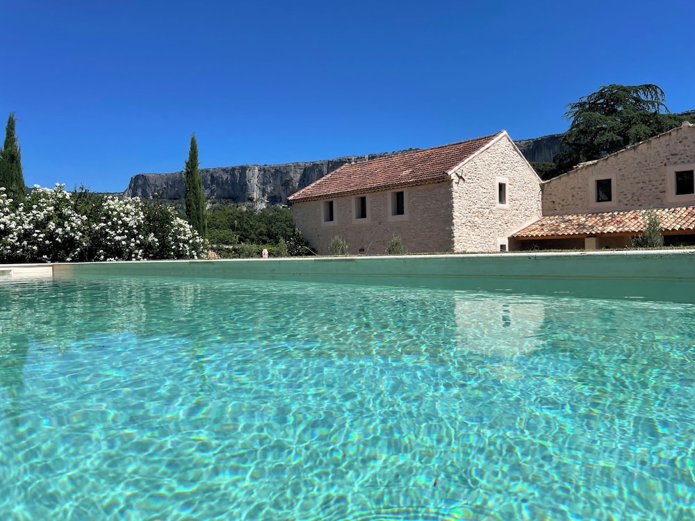 Le Mas Aux Cedres in Apt, France