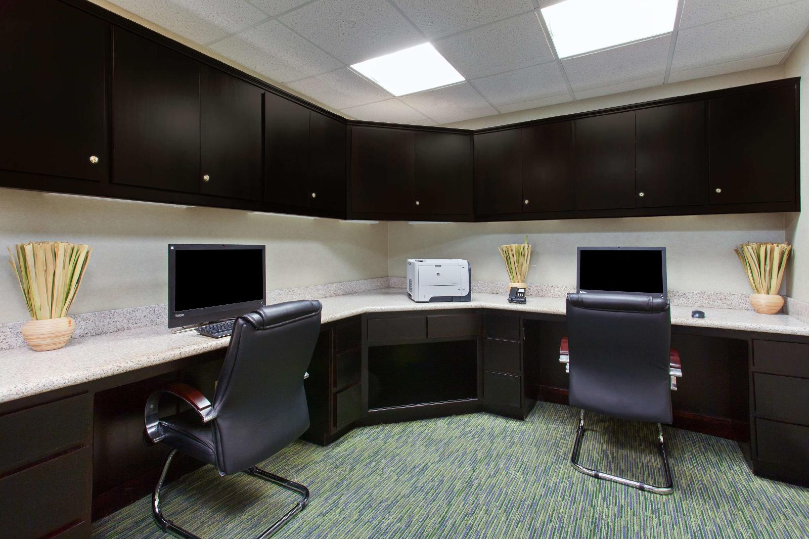 Hampton Inn & Suites Roseville - photo 14