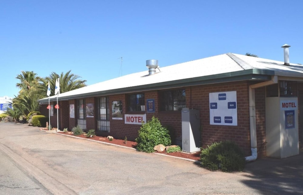 Roundhouse Motel — Peterborough