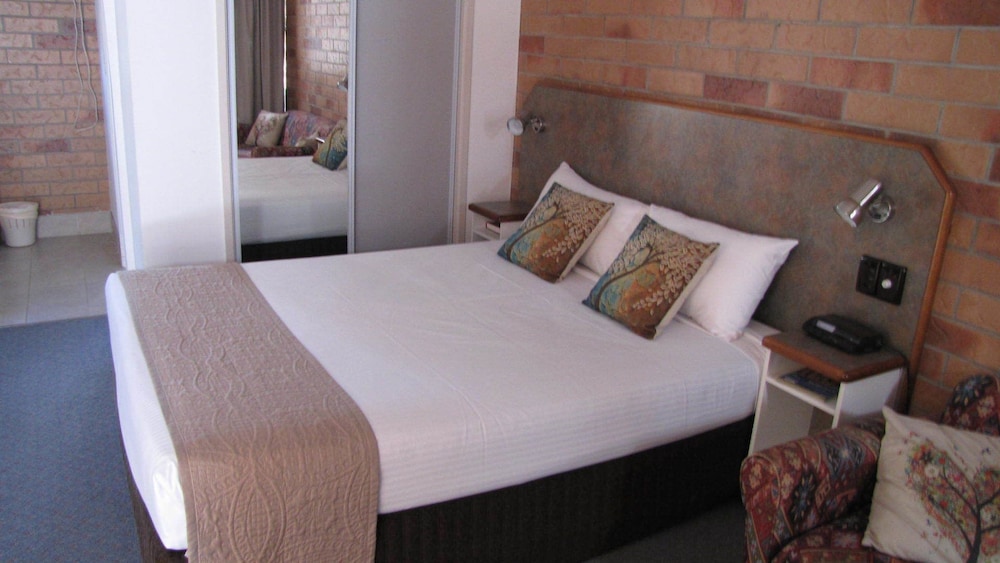 Copper Country Motor Inn — Nanango — photo 3