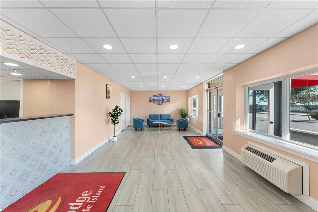 Econo Lodge Cranston Providence - photo 11