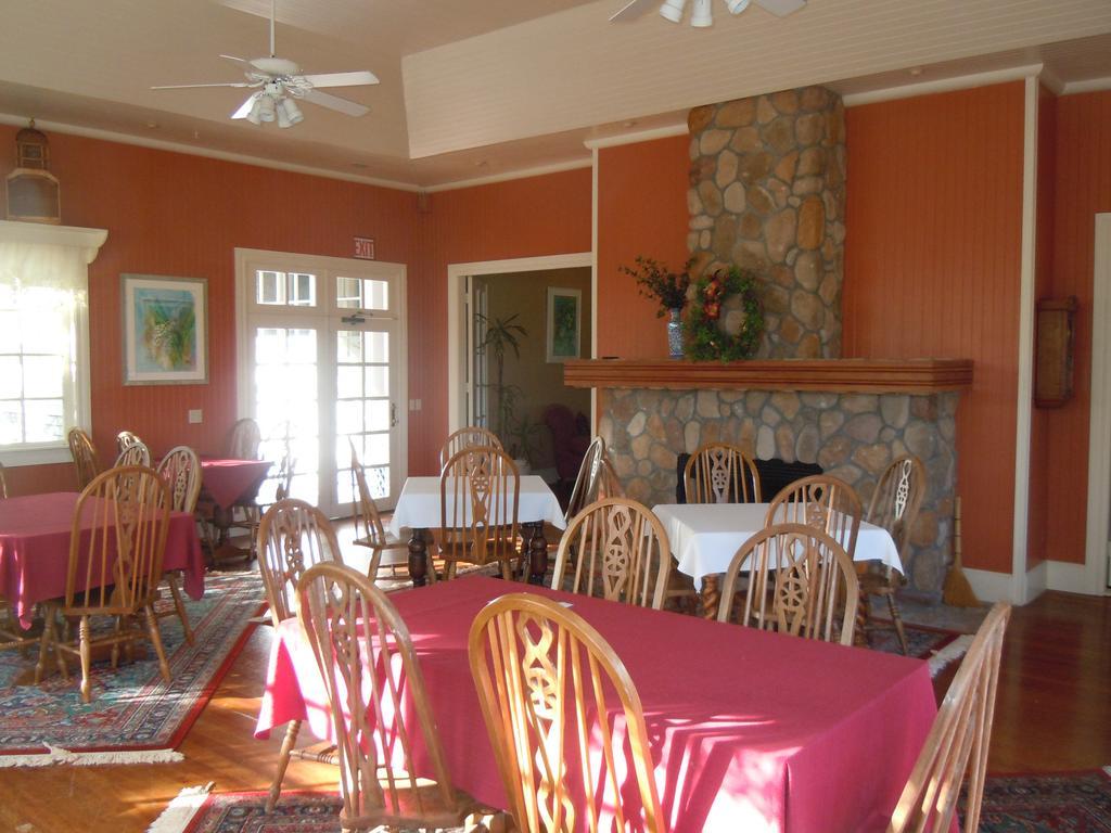 Jacaranda Inn - photo 17