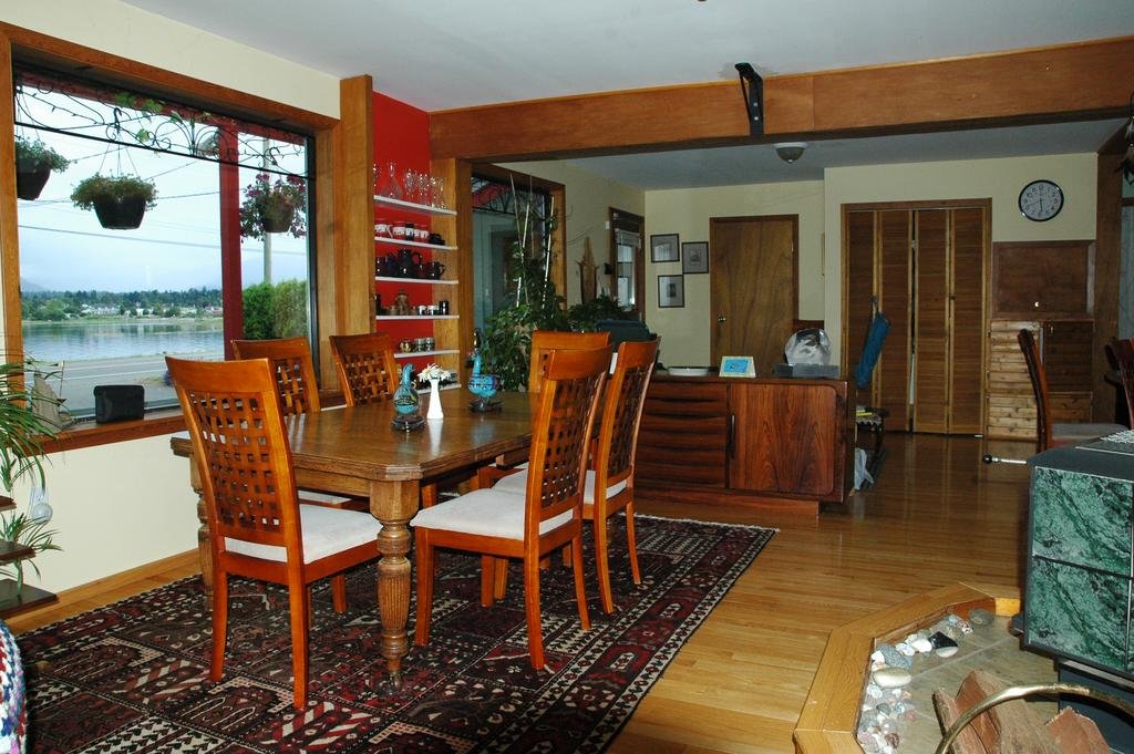 Estuary House Reflexology B&B — 4-Star Luxury Hotel in Courtenay, Canada