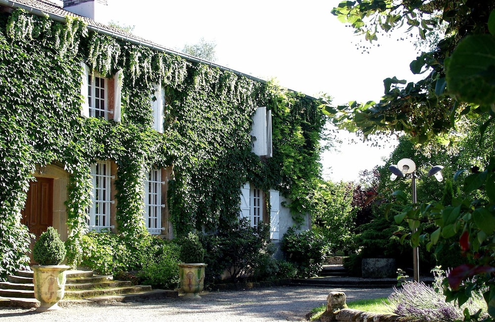 Chambres d'hôtes Le Prieuré — 4-Star Luxury Hotel in Aydoilles, France