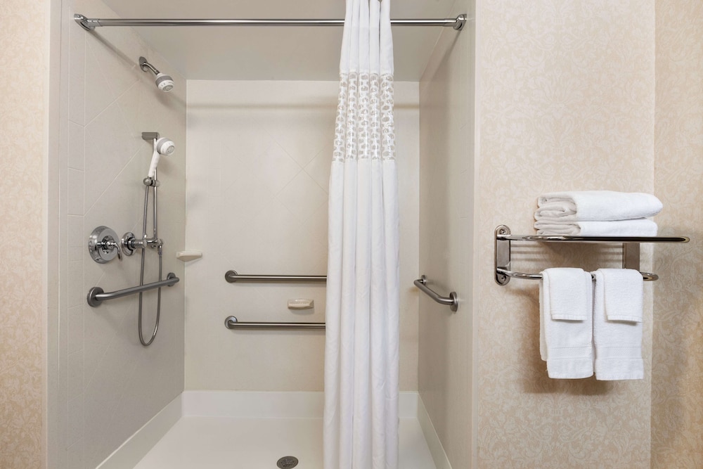 Hampton Inn Warrenton - photo 29