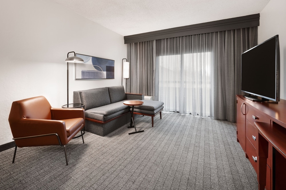 Courtyard by Marriott Memphis Airport - photo 18