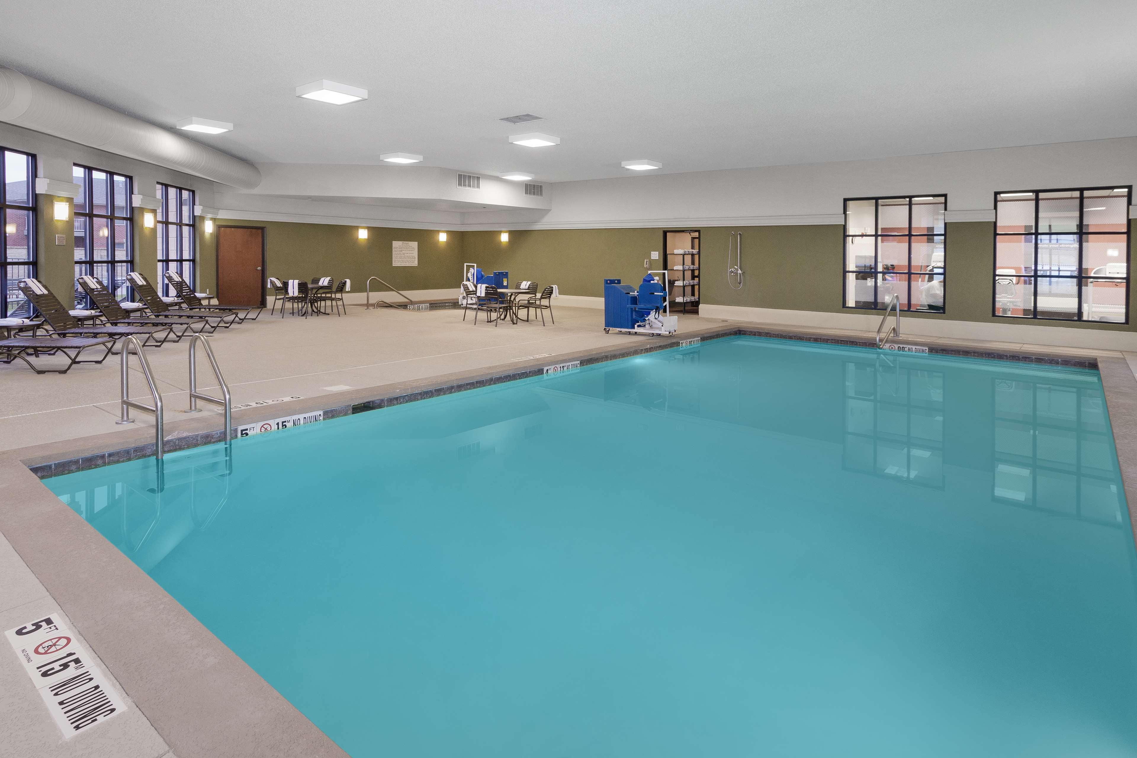 Hampton Inn & Suites Munster - photo 7