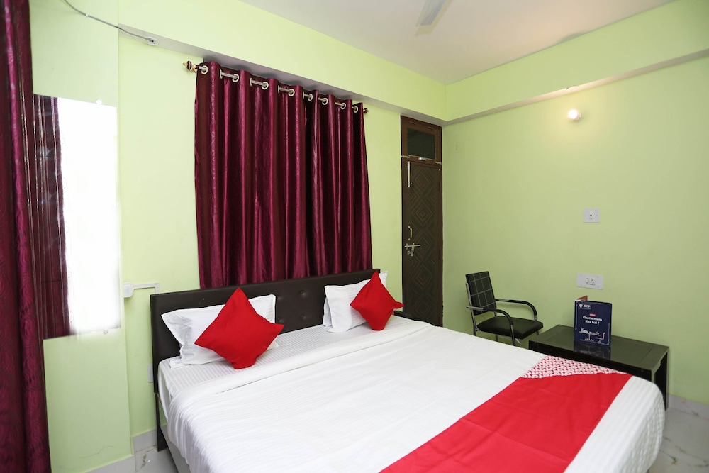 Oyo 22740 Near Anisabad Golambar — hotel near Jay Prakash Narayan Airport