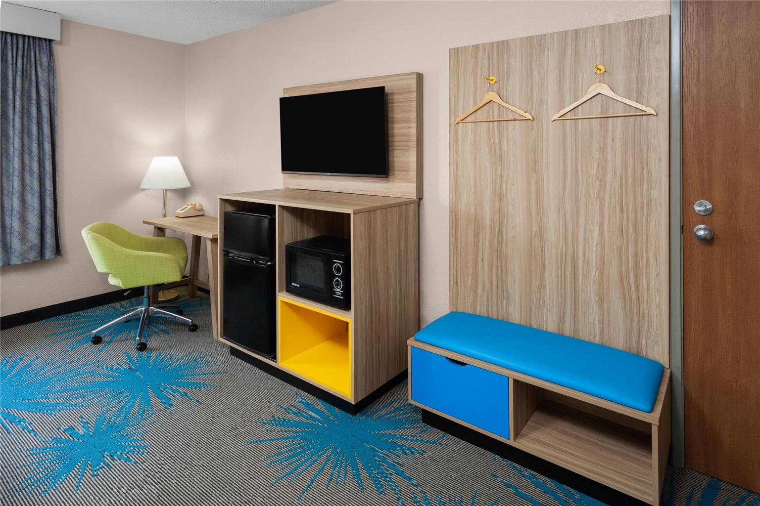 Days Inn by Wyndham Eagle River - photo 19