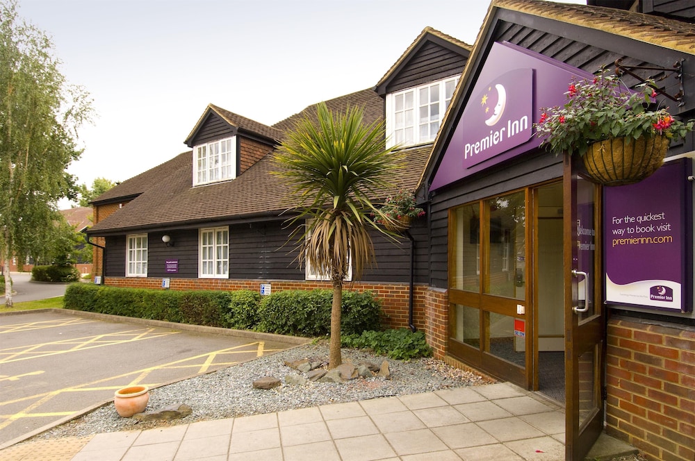 Premier Inn Woking West — hotel in Woking