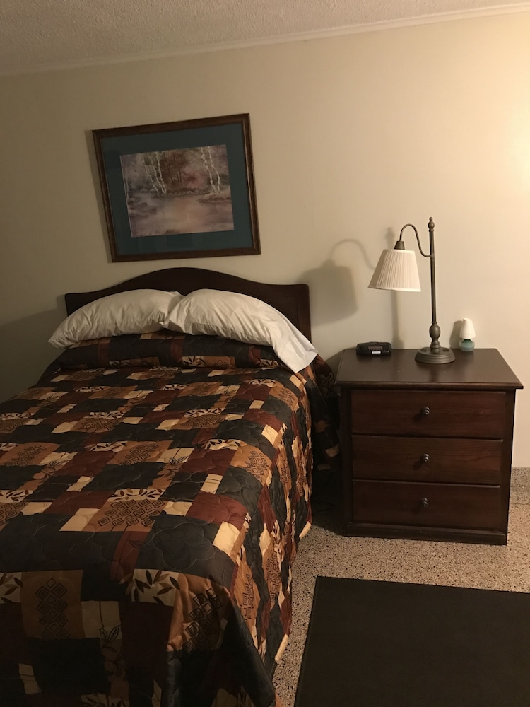 The Evergreen Motel - photo 26