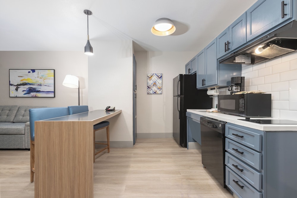 Candlewood Suites Houston by IHG - photo 7
