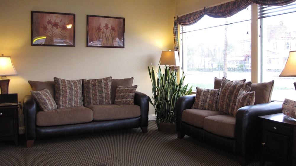 Mt Madison Inn & Suites - photo 4