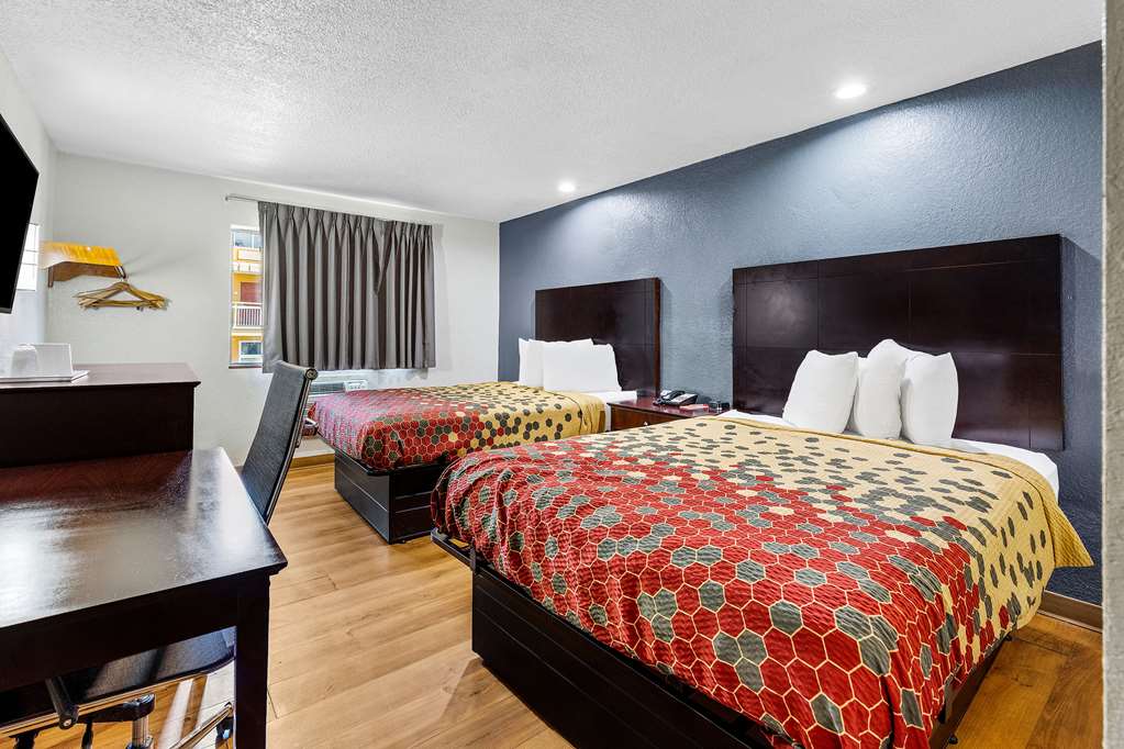 Econo Lodge Akron Copley Northwest - photo 10