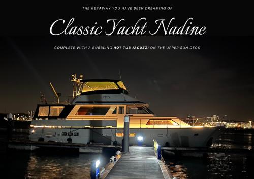 Classic Yacht Nadine in Poole Harbour Dorset with a Hot Tub Jacuzzi in Poole, United Kingdom