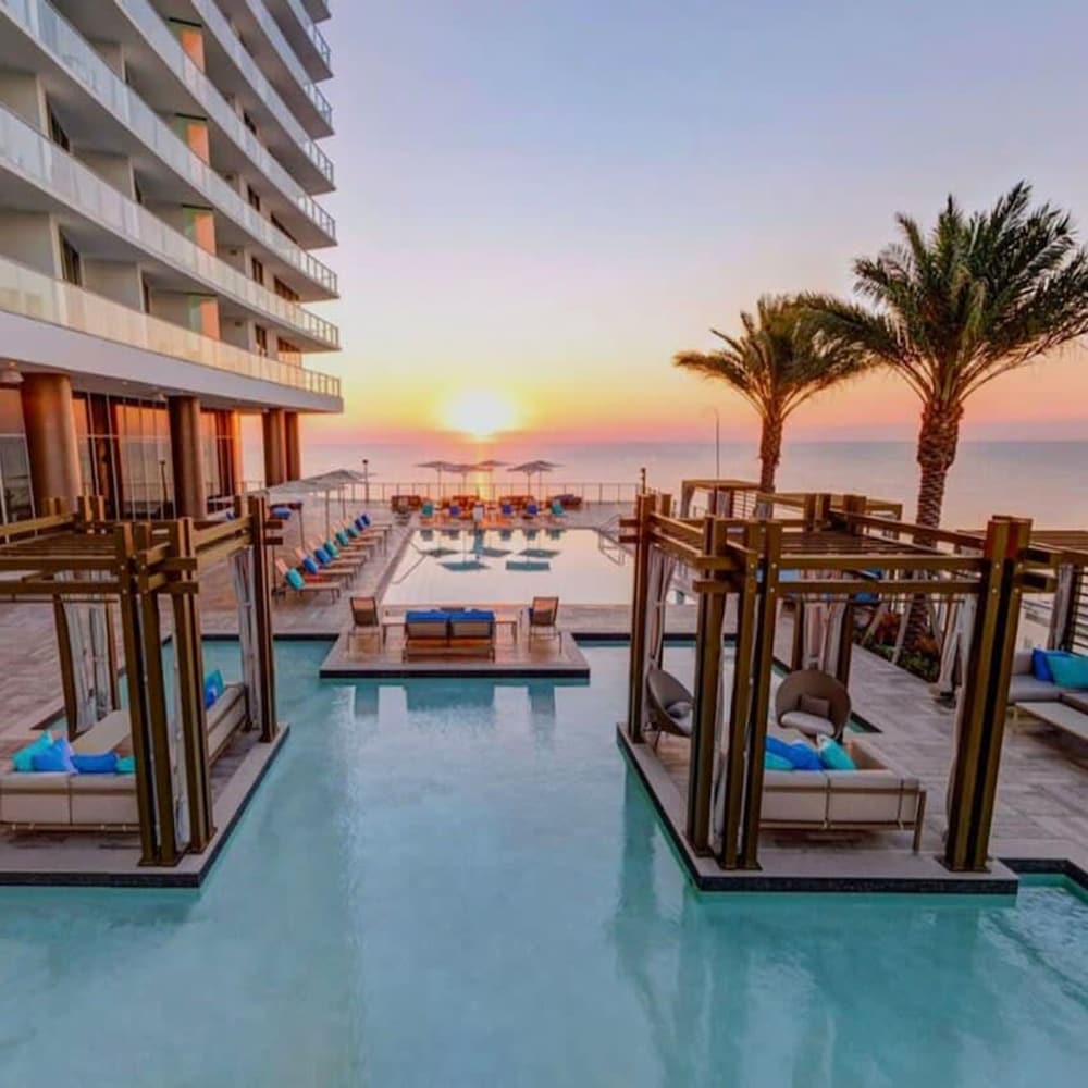 Ocean View Balcony Beachfront Resort Amazing Pool in Hollywood, United States