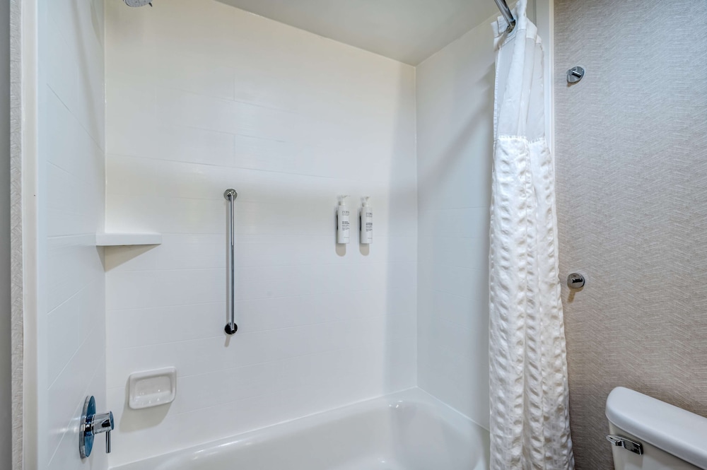 Hilton Garden Inn Clarksburg Bridgeport - photo 16