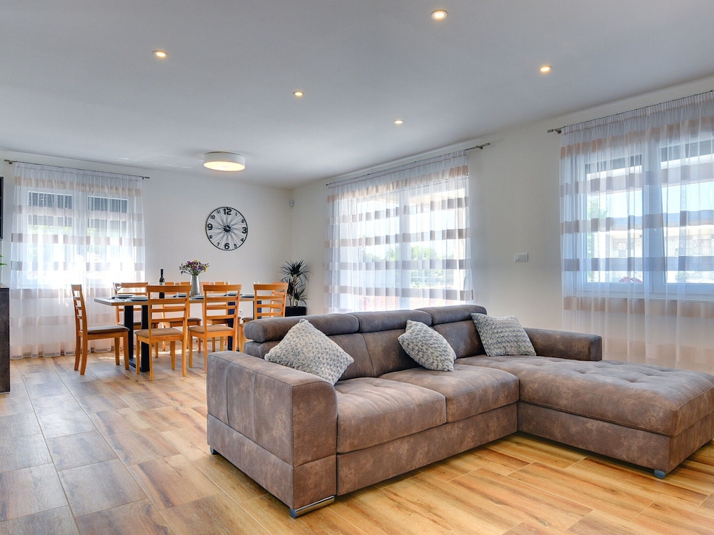 Villa in Kanfanar with Private Pool — 4-Star Luxury Hotel in Kanfanar, Croatia