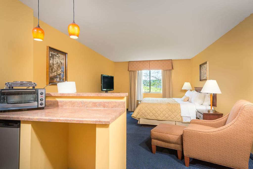 Ramada by Wyndham Catlettsburg Ashland - photo 20