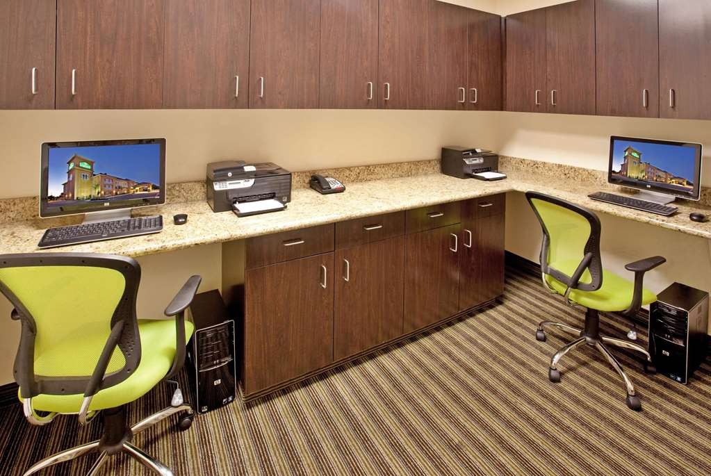 La Quinta Inn & Suites by Wyndham Fowler - photo 53