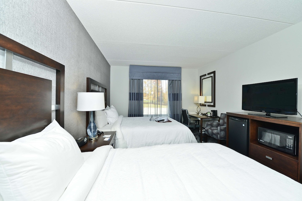 Hampton Inn & Suites Greensboro Coliseum Area - photo 27