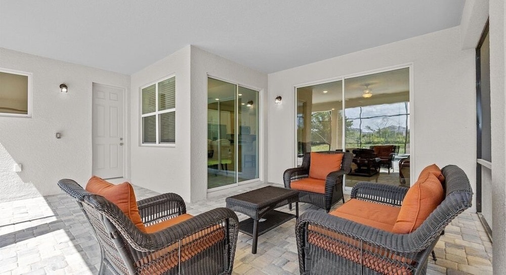 Lake View Solara Resort 6 Bed private Pool 6 Bedroom Home - photo 44