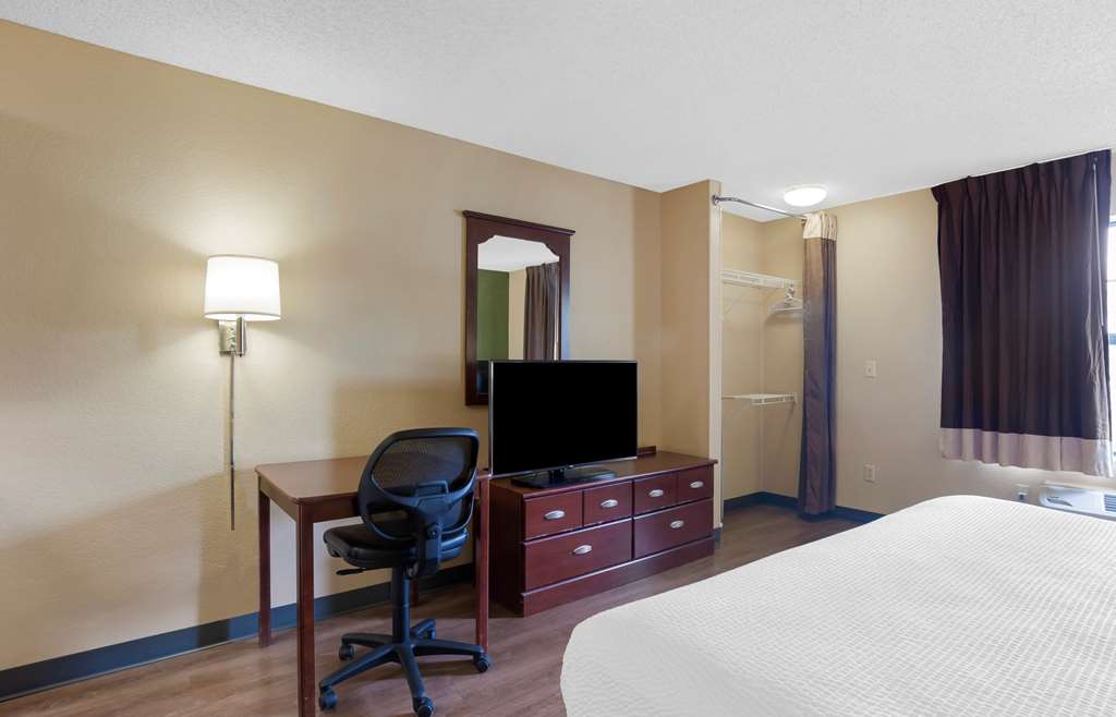 Extended Stay America Suites Orange County Katella Ave - photo 28