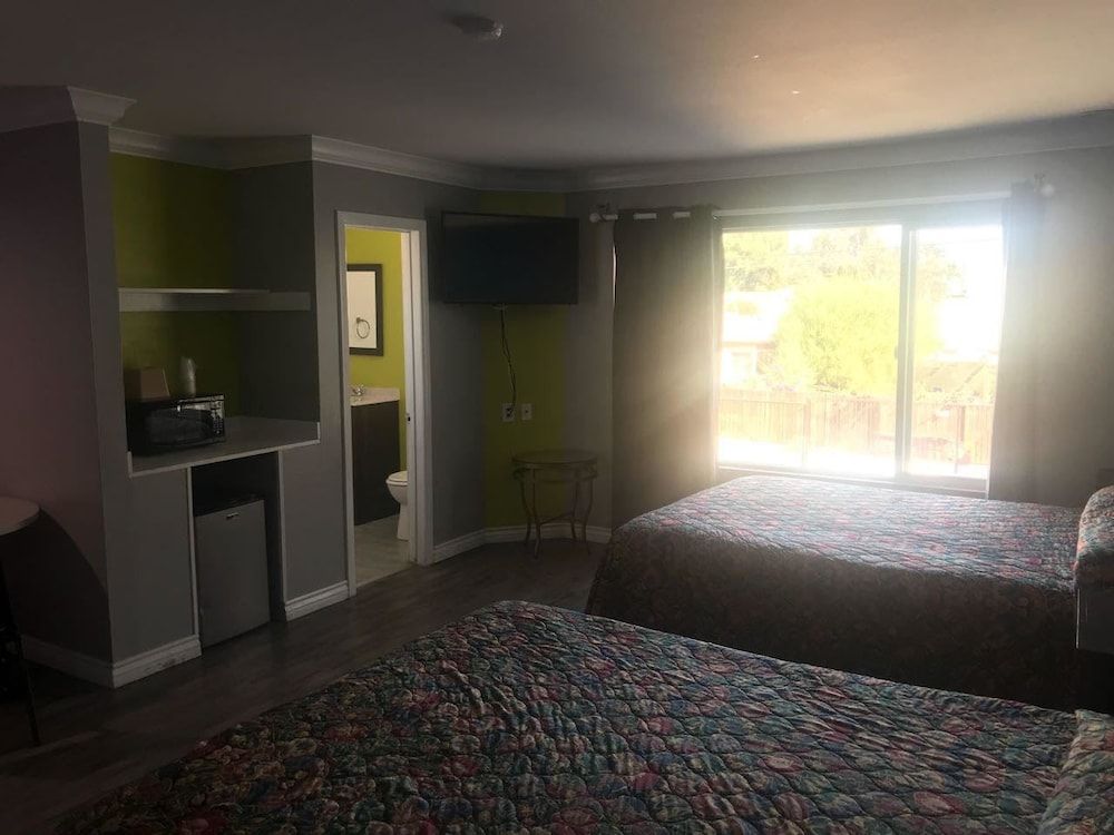 Deano's Motel Culver City - photo 16