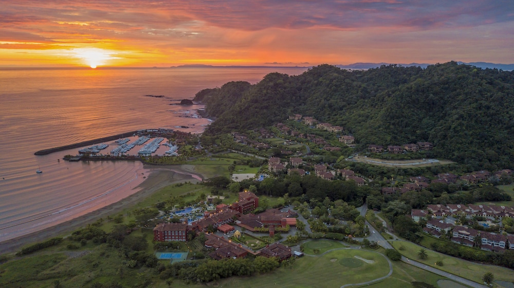 Stay In CR Los Sueños Condos — 4-Star Luxury Hotel in Jaco, Costa Rica