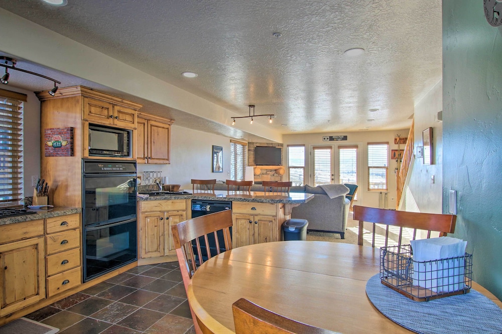 2 Condo Property with Mtn Views by Golf and Ski Resort - photo 18
