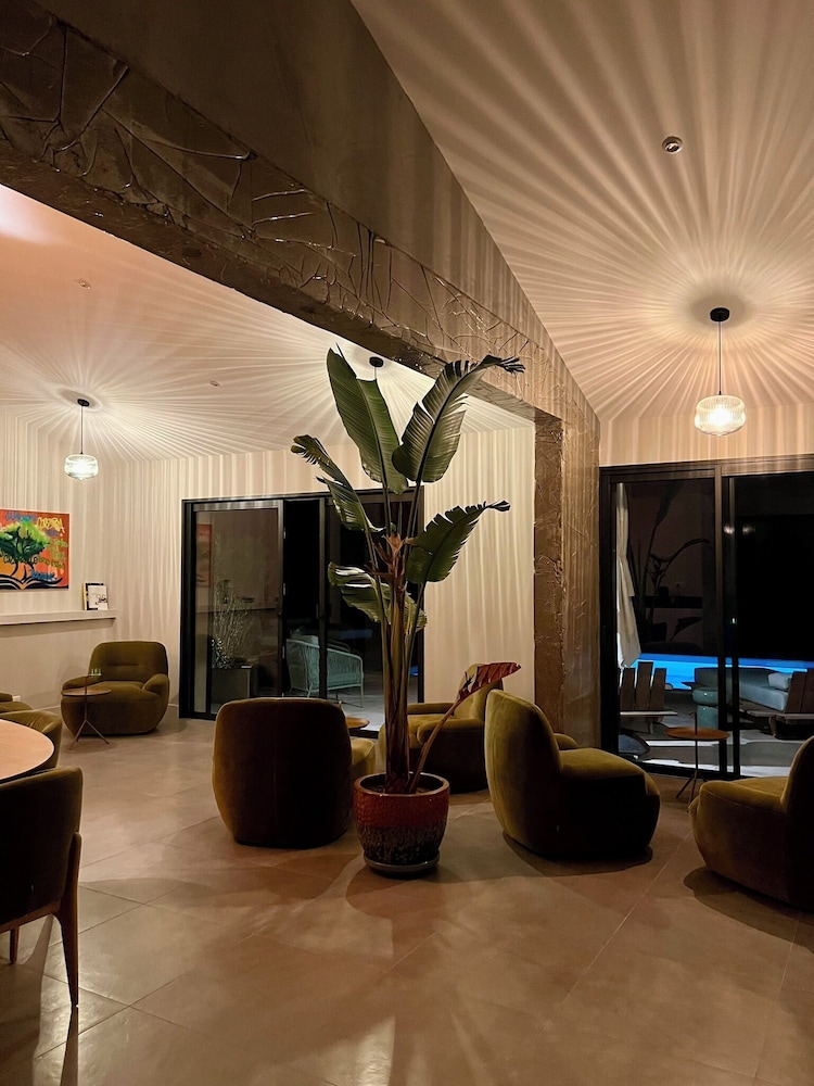 Le Petit Hv tel De Pianottoli caldarello in Figari, France