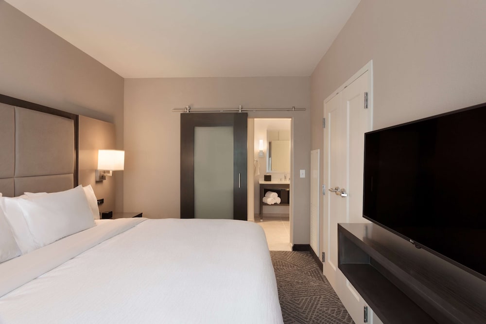 Embassy Suites by Hilton Kansas City Olathe - photo 8