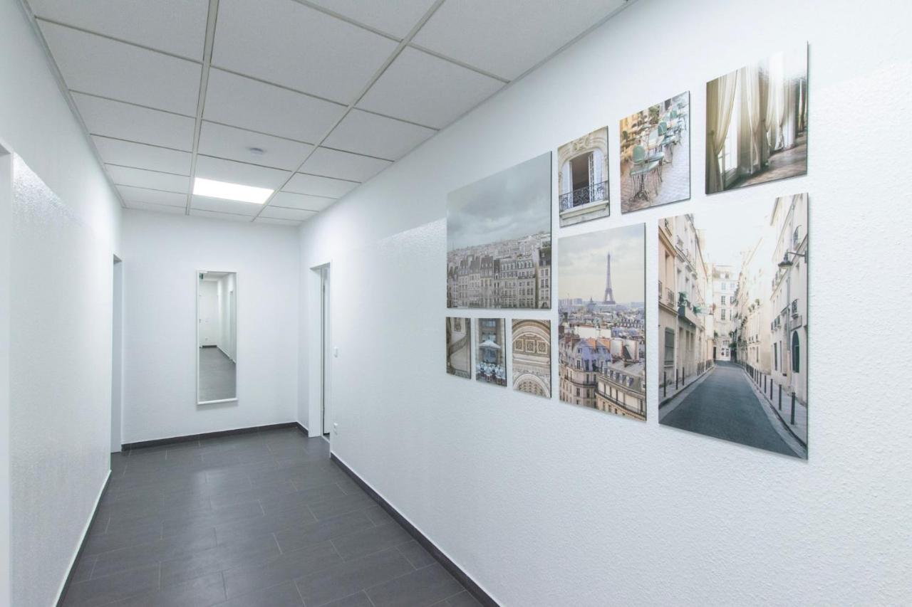 T&K Apartments 6 And 10 Room Apartment in Neuss for Big Groups 22min To Fair Dus — 5-Star Luxury Hotel in Neuss, Germany