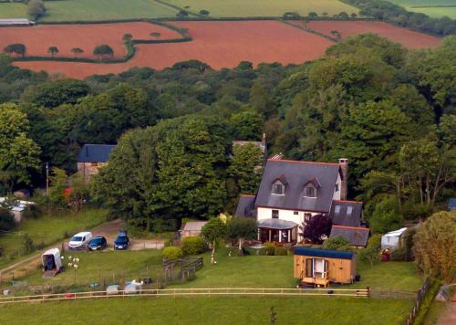 Shepherds hut with valley views — Bodmin — photo 2
