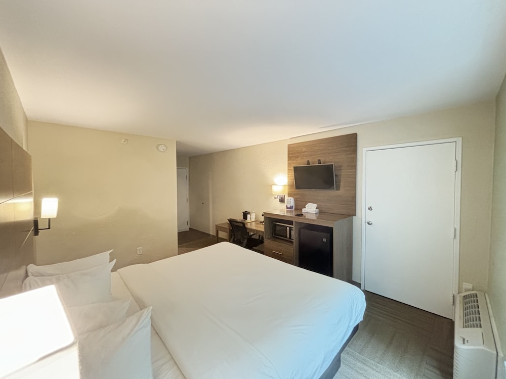 Baymont by Wyndham Lake Park Valdosta I 75 - photo 15