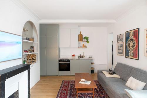 Minimalist Haussmannian Paris 11 - last minute hotel in Paris